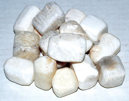 (image for) 1 lb Scolecite tumbled stones - Click Image to Close