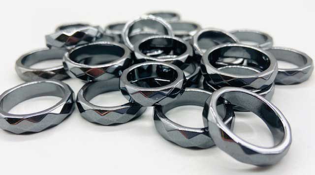 (image for) (set of 50) Faceted Hematite rings - Click Image to Close