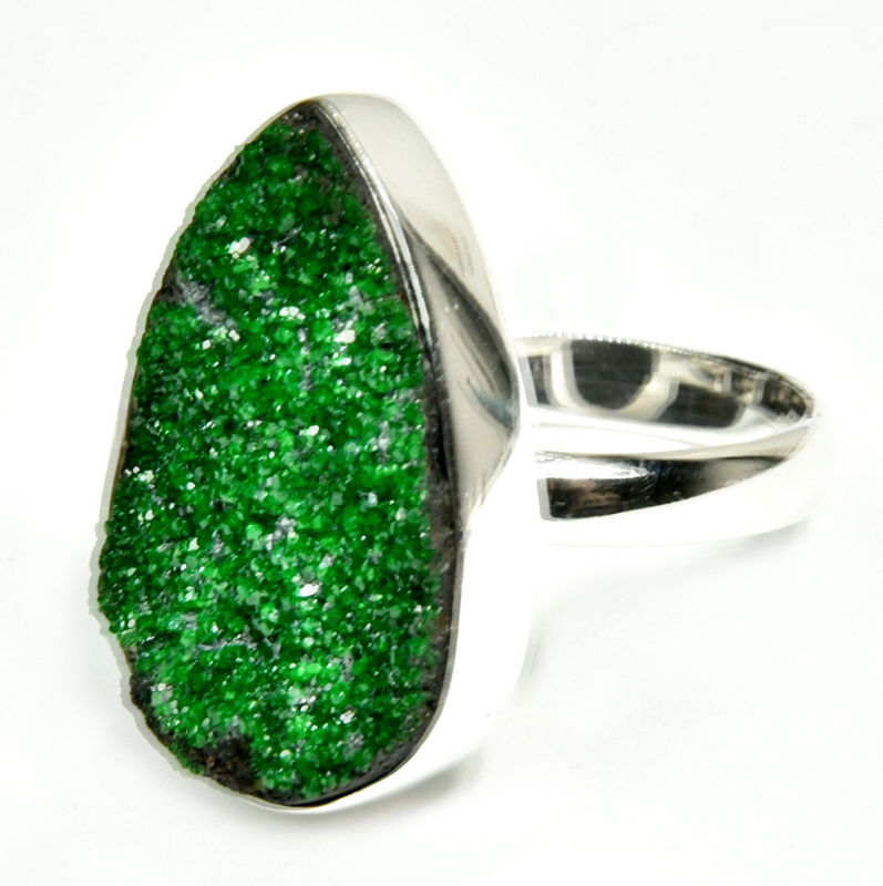 (image for) size 6 Uvarovite ring