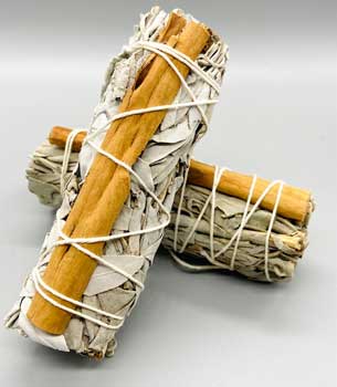 (image for) 4" White Sage & Cinnamon smudge stick